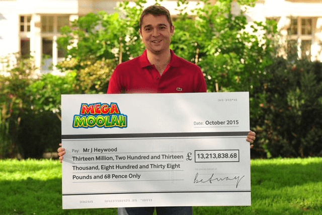 Foto van een Mega Moolah jackpot winnaar